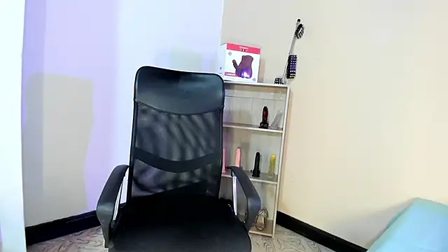 Snapshot of Violetta_0 chatting on October 2025 01:19:01 PM Violetta 0 online show from October 2025 01:19:01 PM