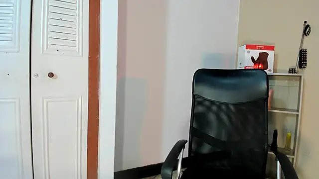 Snapshot of Violetta_0 chatting on October 2025 01:33:02 PM Violetta 0 online show from October 2025 01:33:02 PM