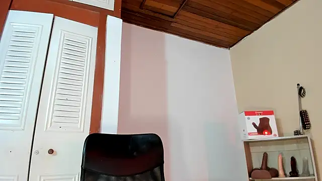 Snapshot of Violetta_0 chatting on October 2025 12:50:02 PM Violetta 0 online show from October 2025 12:50:02 PM