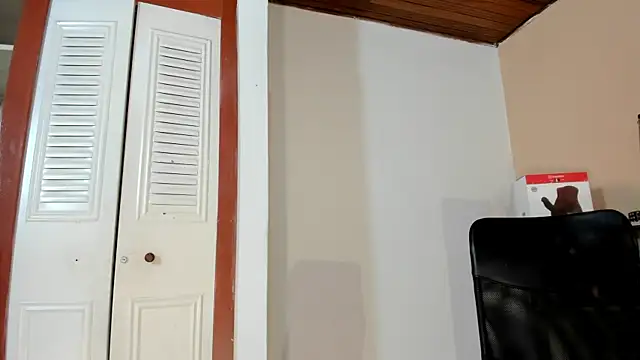 Snapshot of Violetta_0 chatting on October 2025 12:30:02 PM Violetta 0 online show from October 2025 12:30:02 PM