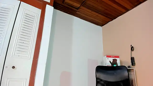 Snapshot of Violetta_0 chatting on October 2025 02:17:02 PM Violetta 0 online show from October 2025 02:17:02 PM