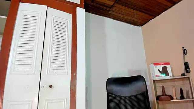 Snapshot of Violetta_0 chatting on October 2025 01:34:02 PM Violetta 0 online show from October 2025 01:34:02 PM