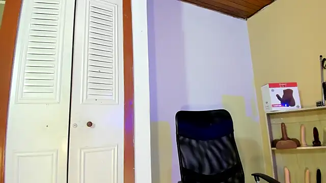 Snapshot of Violetta_0 chatting on October 2025 01:00:01 PM Violetta 0 online show from October 2025 01:00:01 PM