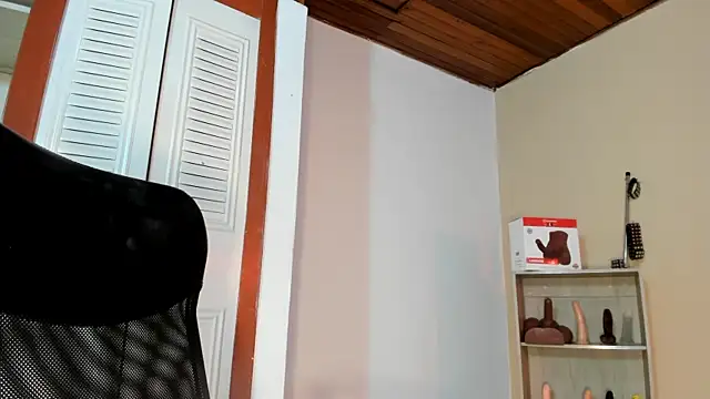 Snapshot of Violetta_0 chatting on October 2025 01:07:01 PM Violetta 0 online show from October 2025 01:07:01 PM