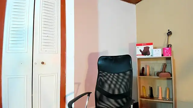 Snapshot of Violetta_0 chatting on February 2026 12:57:01 PM Violetta 0 online show from February 2026 12:57:01 PM