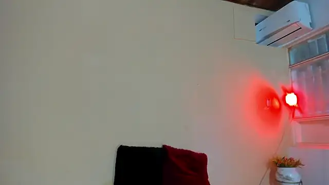 Snapshot of Violetta_0 chatting on February 2026 02:02:02 PM Violetta 0 online show from February 2026 02:02:02 PM