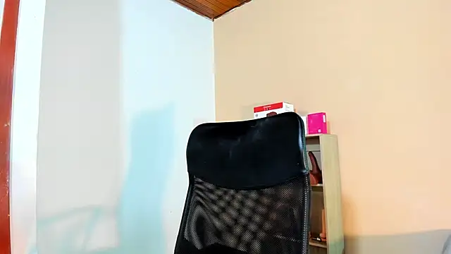 Snapshot of Violetta_0 chatting on March 2026 12:22:01 PM Violetta 0 online show from March 2026 12:22:01 PM