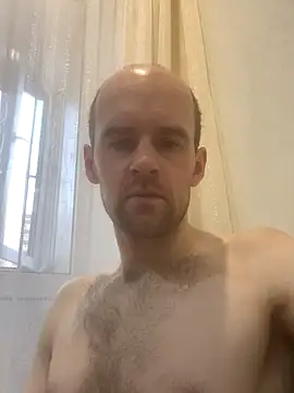 LynnAhNight online show from November 2025 04:44:02 AM