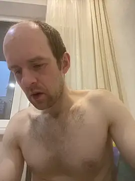 LynnAhNight online show from April 2026 03:15:01 AM