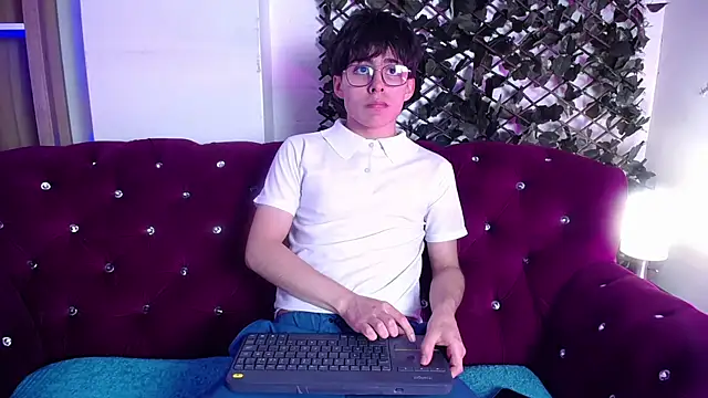 Snapshot of PepperTwink chatting on February 2025 01:22:01 PM PepperTwink online show from February 2025 01:22:01 PM