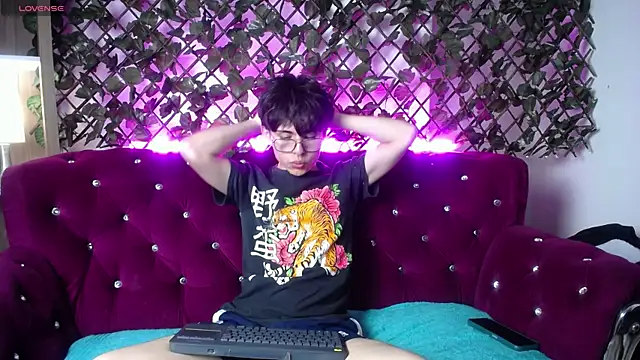 Snapshot of PepperTwink chatting on February 2025 01:29:01 PM PepperTwink online show from February 2025 01:29:01 PM