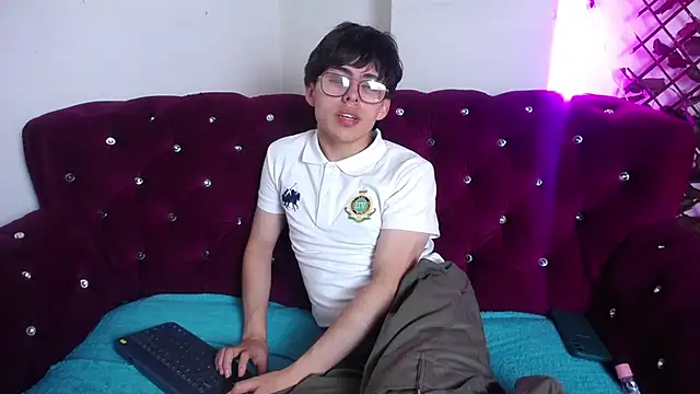 Snapshot of PepperTwink chatting on February 2025 01:28:01 PM PepperTwink online show from February 2025 01:28:01 PM