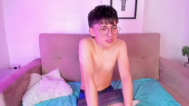 Snapshot of PepperTwink chatting on March 2025 03:53:01 PM PepperTwink online show from March 2025 03:53:01 PM