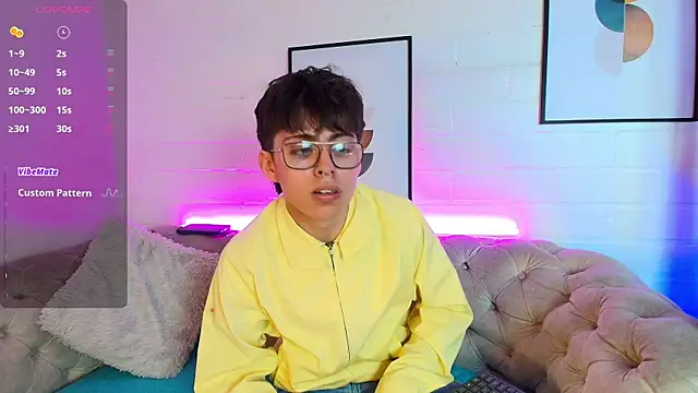 Snapshot of PepperTwink chatting on March 2025 02:21:02 PM PepperTwink online show from March 2025 02:21:02 PM