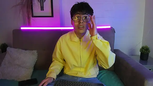 Snapshot of PepperTwink chatting on March 2025 12:59:02 PM PepperTwink online show from March 2025 12:59:02 PM