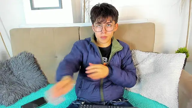 Snapshot of PepperTwink chatting on March 2025 01:12:02 PM PepperTwink online show from March 2025 01:12:02 PM