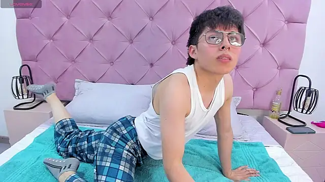 Snapshot of PepperTwink chatting on March 2025 02:03:01 PM PepperTwink online show from March 2025 02:03:01 PM