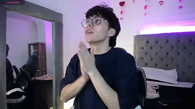Snapshot of PepperTwink chatting on September 2025 04:18:01 PM PepperTwink online show from September 2025 04:18:01 PM