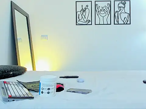 andrea cherryy online show from March 2026 01:04:02 PM