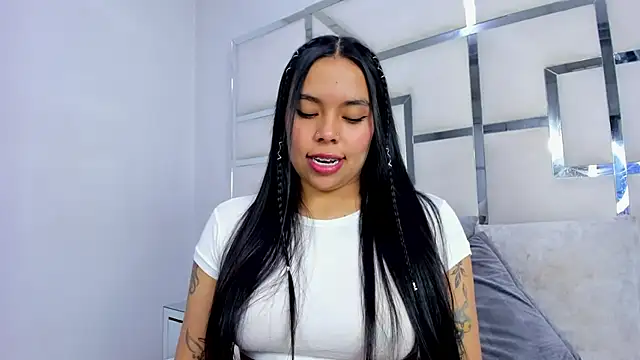 ZoeWan69 online show from October 2025 01:56:02 PM