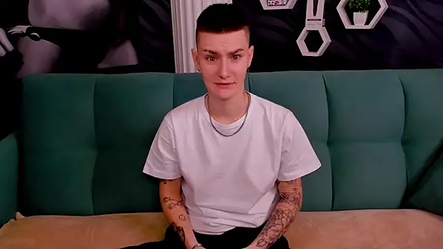 LindaBryantt online show from February 2025 10:15:02 AM