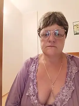 Snapshot of ElzaJewel chatting on June 2026 09:14:02 PM ElzaJewel online show from June 2026 09:14:02 PM