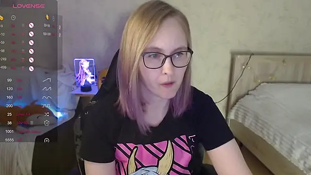 Snapshot of Agatha_Mott chatting on October 2025 05:17:02 AM Agatha Mott online show from October 2025 05:17:02 AM