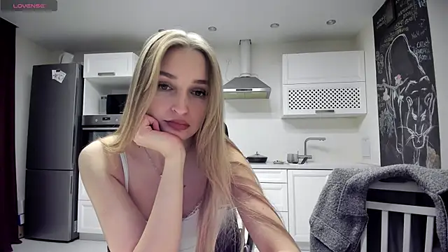 lisenok online show from April 2026 07:39:02 PM