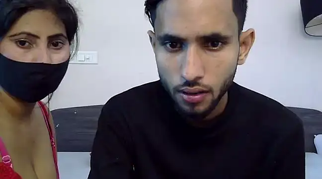 Snapshot of Queen_Couple chatting on February 2025 10:39:02 AM Queen Couple online show from February 2025 10:39:02 AM