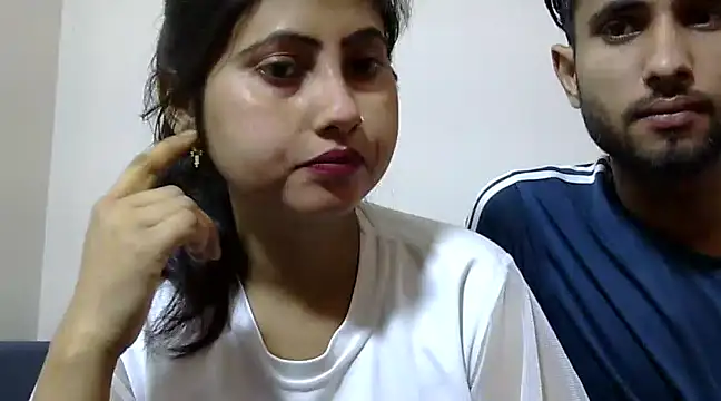Snapshot of Queen_Couple chatting on March 2025 04:17:02 AM Queen Couple online show from March 2025 04:17:02 AM