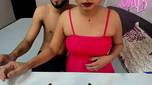 Snapshot of Queen_Couple chatting on September 2025 05:51:02 AM Queen Couple online show from September 2025 05:51:02 AM