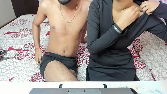 Queen Couple online show from December 2025 04:40:01 AM