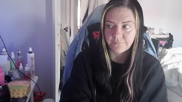 Snapshot of AureliaXOX chatting on October 2025 09:15:01 AM AureliaXOX online show from October 2025 09:15:01 AM