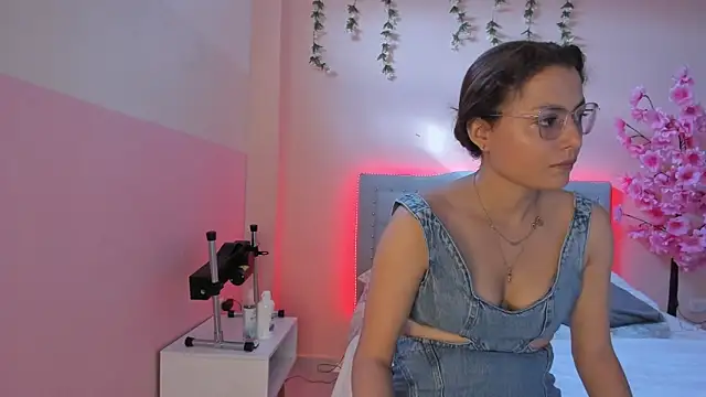 littletammy4u  online show from October 2025 12:35:01 PM