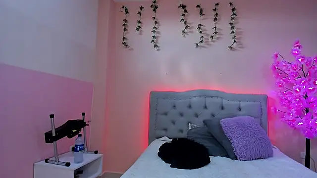 littletammy4u  online show from October 2025 12:24:01 PM