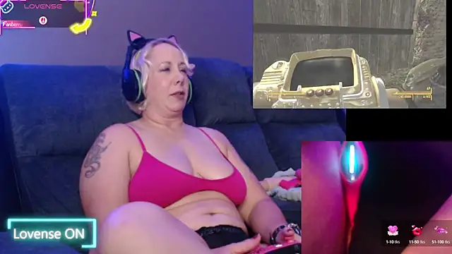 Trixiekittycutie online show from September 2025 05:37:01 PM