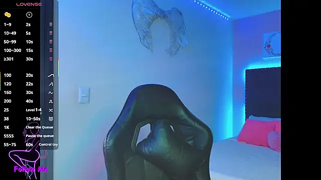 SallyWhitee online show from October 2025 03:43:01 AM