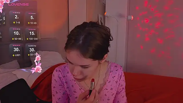 Mia Luw online show from November 2025 04:01:01 AM