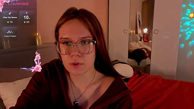 Mia Luw online show from November 2025 09:58:01 PM