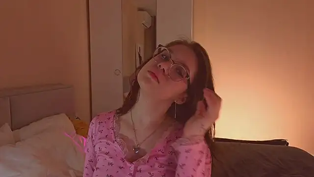 Mia Luw online show from February 2026 12:36:01 AM