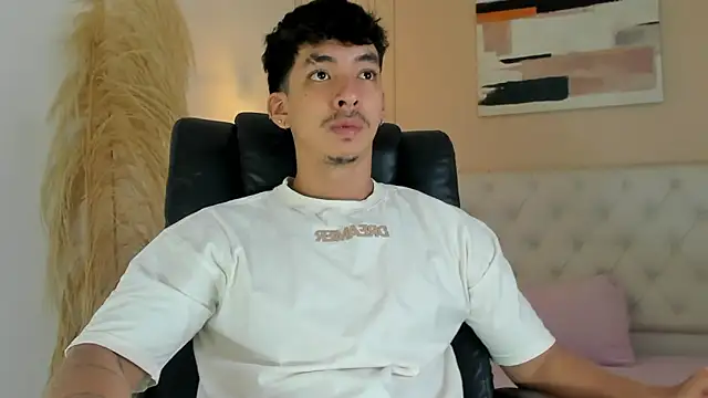 ISAAC CRYSTON online show from November 2025 08:51:01 PM