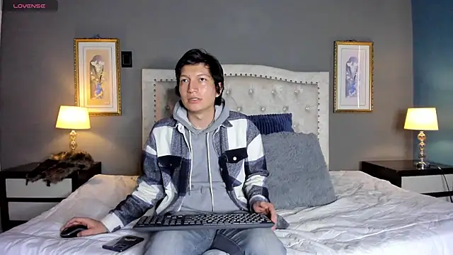 Snapshot of Golden-Boyy chatting on February 2025 12:28:01 PM Golden-Boyy online show from February 2025 12:28:01 PM