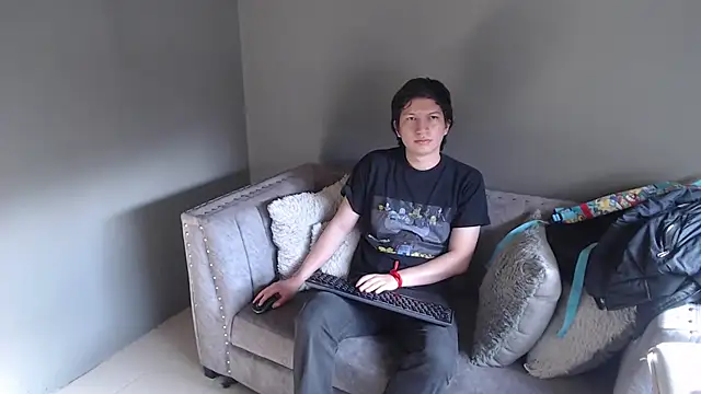Snapshot of Golden-Boyy chatting on February 2025 01:03:02 PM Golden-Boyy online show from February 2025 01:03:02 PM