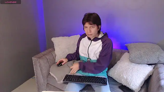 Snapshot of Golden-Boyy chatting on February 2025 12:03:02 PM Golden-Boyy online show from February 2025 12:03:02 PM