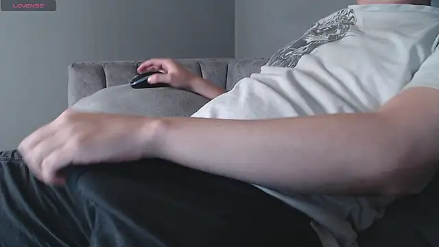 Snapshot of Golden-Boyy chatting on February 2025 03:32:02 PM Golden-Boyy online show from February 2025 03:32:02 PM
