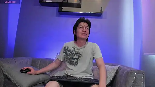 Snapshot of Golden-Boyy chatting on February 2025 11:58:01 AM Golden-Boyy online show from February 2025 11:58:01 AM