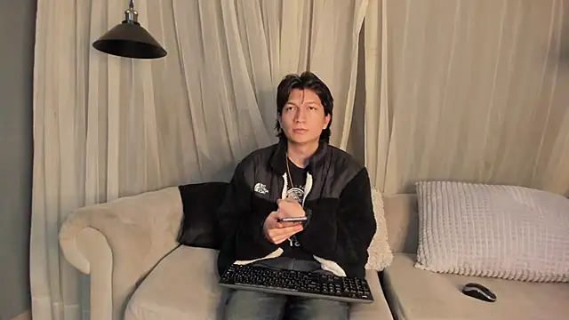 Snapshot of Golden-Boyy chatting on March 2025 12:03:01 PM Golden-Boyy online show from March 2025 12:03:01 PM