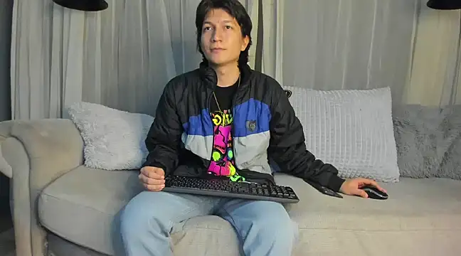 Snapshot of Golden-Boyy chatting on March 2025 12:12:01 PM Golden-Boyy online show from March 2025 12:12:01 PM