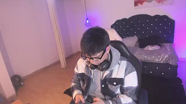 Snapshot of Golden-Boyy chatting on September 2025 03:28:01 AM Golden-Boyy online show from September 2025 03:28:01 AM