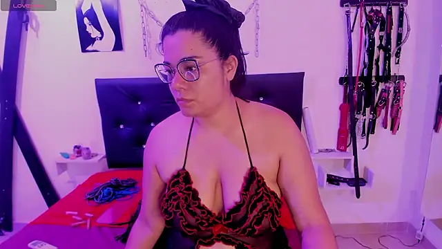 Julieta Carden  online show from March 2026 07:32:02 PM